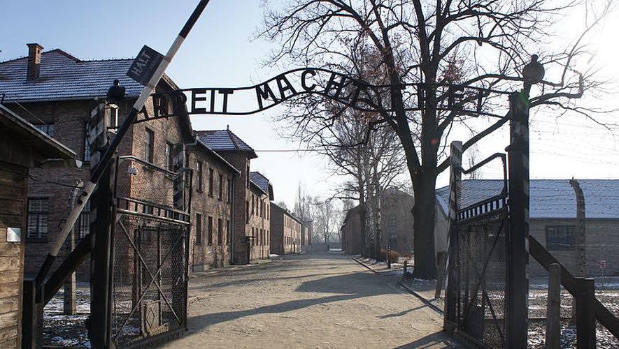 Auschwitz : Des objets cachés par des prisonniers découverts