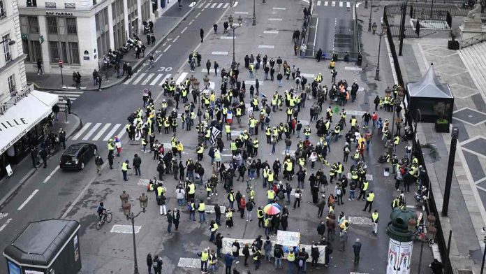 Christophe Chalençon, interpellé et placé en garde à vue (détail) Christophe Chalençon, interpellé et placé en garde à vue (détail)