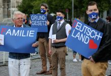 Coronavirus : les manifestations anti-restrictions se multiplient en Allemagne (détail) Coronavirus : les manifestations anti-restrictions se multiplient en Allemagne (détail)
