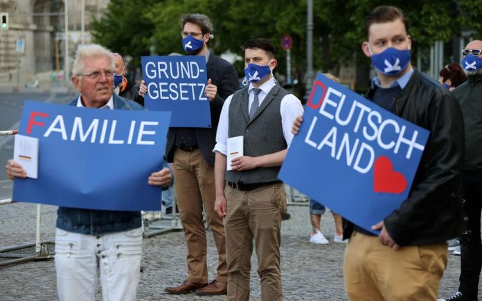 Coronavirus : les manifestations anti-restrictions se multiplient en Allemagne (détail)