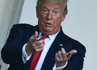 Donald Trump menace les réseaux sociaux (détail) Donald Trump menace les réseaux sociaux (détail)