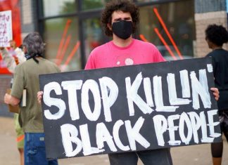 Etats-Unis: quatre policiers limogés après la mort d’un homme noir (détail) Etats-Unis: quatre policiers limogés après la mort d'un homme noir (détail)