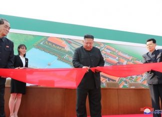 Kim Jong Un réapparaît en public après trois semaines (Photo) Kim Jong Un réapparaît en public après trois semaines (Photo)