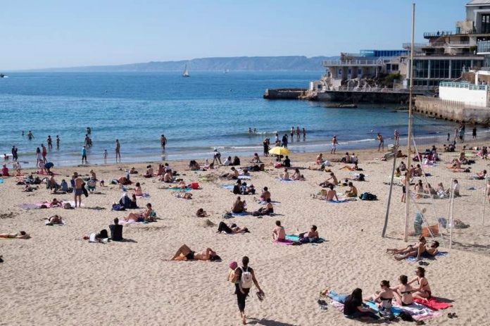 Le coronavirus ne survit pas dans l'eau de mer (détail) Le coronavirus ne survit pas dans l'eau de mer (détail)