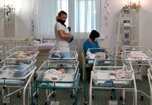 Ukraine : Des bébés de mères porteuses bloqués en raison du coronavirus Ukraine : Des bébés de mères porteuses bloqués en raison du coronavirus