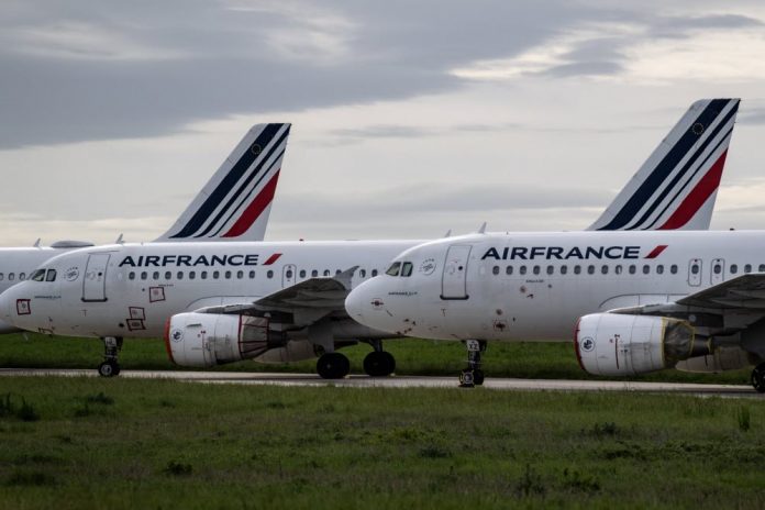 Air France voudrait sabrer plus de 8000 postes