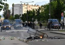 Dijon: le préfet se défend de tout laxisme (détail) Dijon: le préfet se défend de tout laxisme (détail)