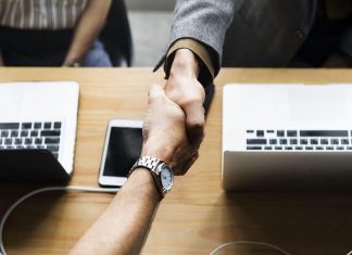 Discriminations à l’embauche : Sept entreprises françaises convoquées à une formation (détail) Discriminations à l’embauche : Sept entreprises françaises convoquées à une formation (détail)