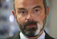 Édouard Philippe : Désarmer les forces de l’ordre est « une idée baroque » (détail) Édouard Philippe : Désarmer les forces de l'ordre est "une idée baroque" (détail)