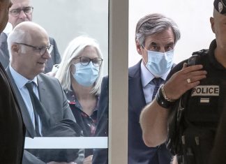 Emplois fictifs : Condamné, le couple Fillon fait appel Emplois fictifs : Condamné, le couple Fillon fait appel
