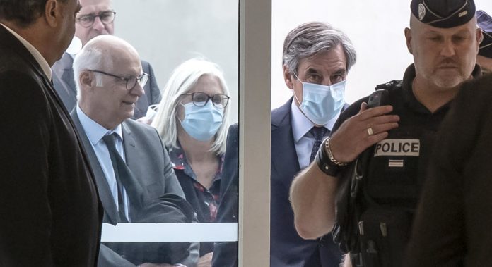 Emplois fictifs : Condamné, le couple Fillon fait appel