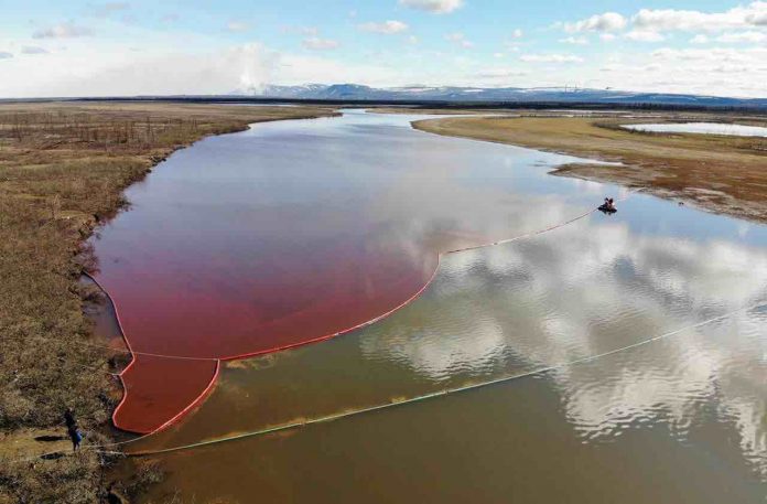 Grave pollution au diesel dans une rivière de l'Arctique (détail) Grave pollution au diesel dans une rivière de l'Arctique (détail)