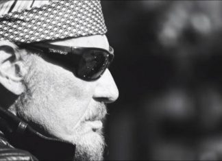 Johnny Hallyday: son dernier road-trip à moto sortira au cinéma (détail) Johnny Hallyday: son dernier road-trip à moto sortira au cinéma (détail)