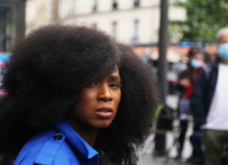 Le comité «La vérité pour Adama» veut déposer plusieurs plaintes en diffamation (détail) Le comité «La vérité pour Adama» veut déposer plusieurs plaintes en diffamation (détail)