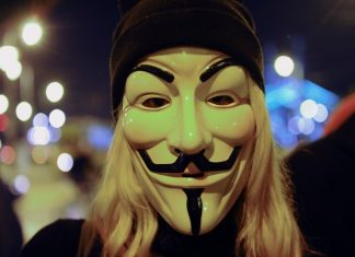 Les Anonymous s’attaquent à la police de Minneapolis (détail) Les Anonymous s'attaquent à la police de Minneapolis (détail)