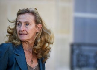 Remaniement: «On voudrait que les choses ne s’arrêtent jamais», déclare Nicole Belloubet (détail) Remaniement: «On voudrait que les choses ne s'arrêtent jamais», déclare Nicole Belloubet (détail)
