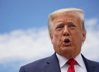 Twitter n’exclut pas de suspendre le compte de Donald Trump (détail) Twitter n'exclut pas de suspendre le compte de Donald Trump (détail)