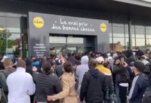 Un magasin Lidl créé la cohue en proposant une PS4 à 95 euros Un magasin Lidl créé la cohue en proposant une PS4 à 95 euros