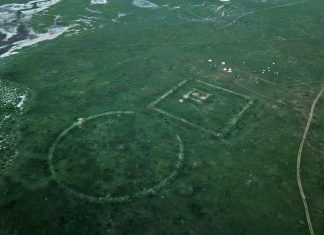 Une portion oubliée de la Grande Muraille de Chine, dite « Muraille de Gengis Kahn » (détail) Une portion oubliée de la Grande Muraille de Chine, dite "Muraille de Gengis Kahn" (détail)