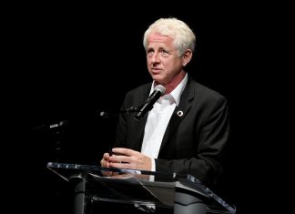 83 millionnaires demandent à être taxés davantage (détail) 83 millionnaires demandent à être taxés davantage (détail)