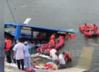 Chine: un bus plonge dans un lac, au moins 21 morts (détail) Chine: un bus plonge dans un lac, au moins 21 morts (détail)