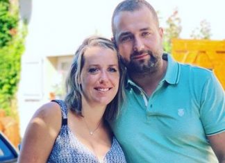 Claire de L’amour est dans le pré en deuil : son bébé est mort (détail) Claire de L'amour est dans le pré en deuil : son bébé est mort (détail)