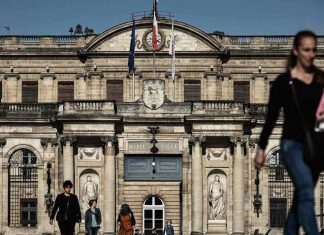 Coronavirus en Nouvelle-Aquitaine : l’Agence de santé appelle la population « à se ressaisir » (détail) Coronavirus en Nouvelle-Aquitaine : l’Agence de santé appelle la population « à se ressaisir » (détail)