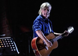 Jean-Louis Aubert malade : ses proches en disent plus Jean-Louis Aubert malade : ses proches en disent plus