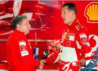 Jean Todt a rendu visite à Michael Schumacher (détail) Jean Todt a rendu visite à Michael Schumacher (détail)