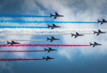 La France célèbre sa fête nationale dans l’ombre du Covid-19 (détail) La France célèbre sa fête nationale dans l'ombre du Covid-19 (détail)