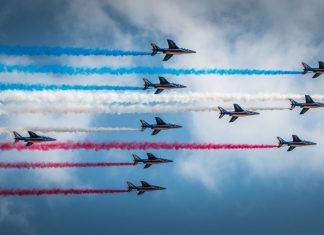 La France célèbre sa fête nationale dans l’ombre du Covid-19 (détail) La France célèbre sa fête nationale dans l'ombre du Covid-19 (détail)