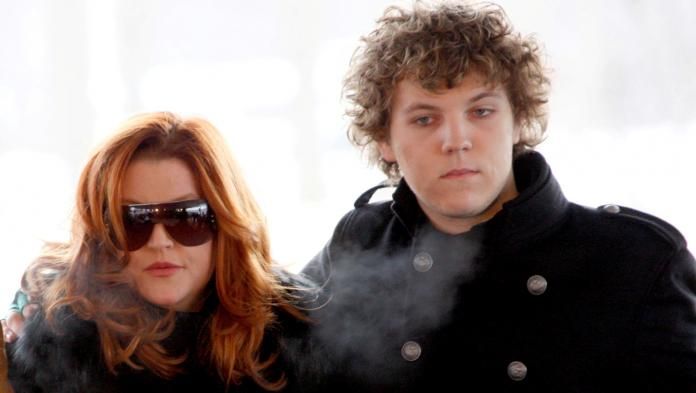 Le petit-fils d'Elvis Presley meurt à 27 ans (détail) Le petit-fils d'Elvis Presley meurt à 27 ans (détail)