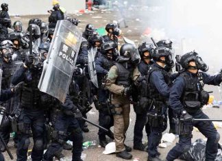 Les vastes pouvoirs de surveillance de la police de Hong Kong (détail) Les vastes pouvoirs de surveillance de la police de Hong Kong (détail)