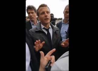 Emmanuel Macron interpellé par des « gilets jaunes » lors d’une promenade aux Tuileries (Vidéo) Macron interpellé par des « gilets jaunes » lors d’une promenade aux Tuileries (Vidéo)