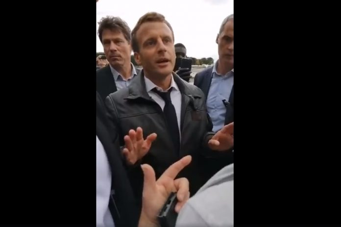 Macron interpellé par des « gilets jaunes » lors d’une promenade aux Tuileries (Vidéo)