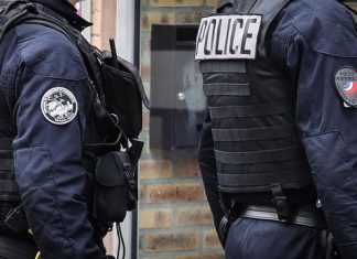 Mort de Cédric Chouviat : Trois des quatre policiers mis en examen (détail) Mort de Cédric Chouviat : Trois des quatre policiers mis en examen (détail)