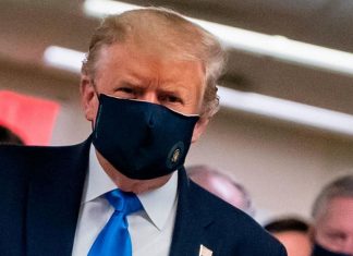 Pour Trump, le port du masque est un geste « patriotique » (détail) Pour Trump, le port du masque est un geste "patriotique" (détail)