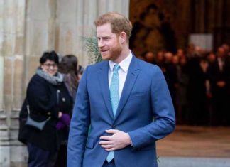 Prince Harry : Ce vétéran qui le tacle violemment. “Un parfait idiot”? (détail) Prince Harry : Ce vétéran qui le tacle violemment. “Un parfait idiot”? (détail)