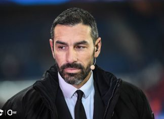 Robert Pirès, nouveau consultant des Bleus sur M6 (détail) Robert Pirès, nouveau consultant des Bleus sur M6 (détail)