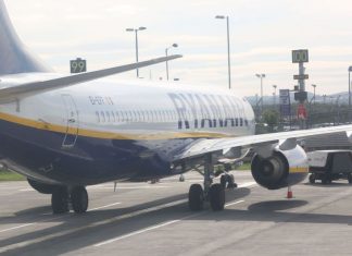 Ryanair : un passager arrêté après une alerte à la bombe (détail) Ryanair : un passager arrêté après une alerte à la bombe (détail)