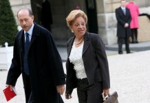 Une ancienne ministre de Jacques Chirac placée en garde à vue (détail) Une ancienne ministre de Jacques Chirac placée en garde à vue (détail)