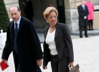 Une ancienne ministre de Jacques Chirac placée en garde à vue (détail) Une ancienne ministre de Jacques Chirac placée en garde à vue (détail)