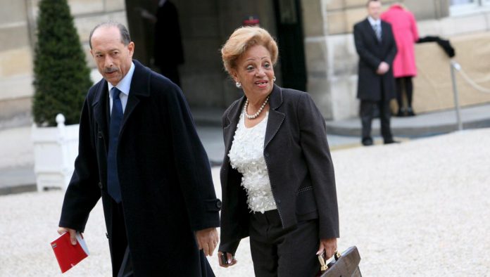 Une ancienne ministre de Jacques Chirac placée en garde à vue (détail) Une ancienne ministre de Jacques Chirac placée en garde à vue (détail)