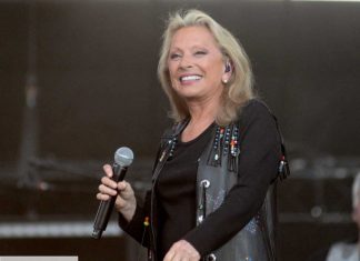 Véronique Sanson annonce un nouvel album (détail) Véronique Sanson annonce un nouvel album (détail)