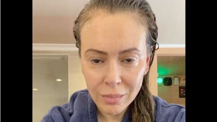Alyssa Milano partage un étonnant symptôme du coronavirus (Vidéo)