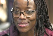 Arrestation de l’écrivaine Tsitsi Dangarembga pendant une manifestation anticorruption Arrestation de l'écrivaine Tsitsi Dangarembga pendant une manifestation anticorruption