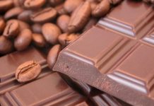 En Suisse, il pleut du cacao sur une petite ville (détail) En Suisse, il pleut du cacao sur une petite ville (détail)