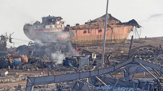 Explosions de Beyrouth EN DIRECT : Le matériel qui a explosé «aurait dû être enlevé»