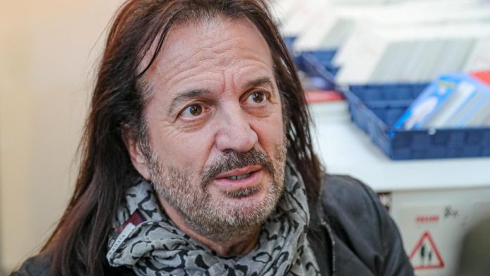 Francis Lalanne papa d'une petite fille avec Alice (détail)