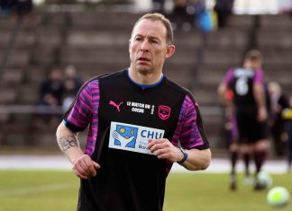 Jean-Pierre Papin se confie sur sa fille handicapée (détail) Jean-Pierre Papin se confie sur sa fille handicapée (détail)